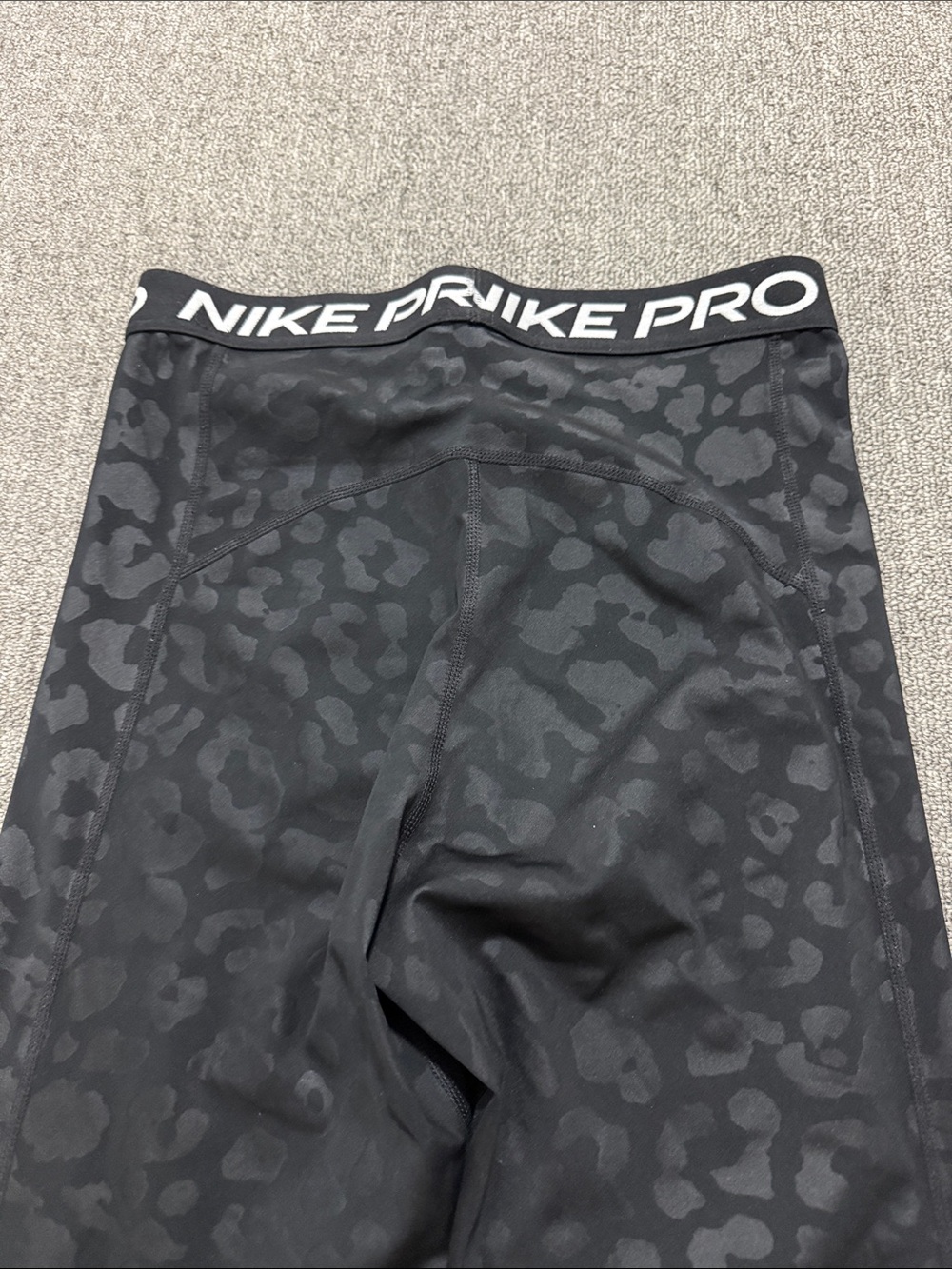 Nike Pro Black Leopard-Print Leggings size medium - Picture 4 of 5